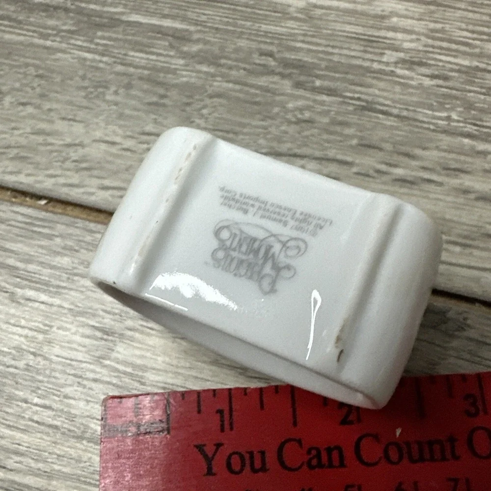 Precious Moments Napkin Rings Set of 4 White Excellent Christmas 1987 211974